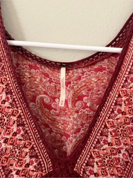 Free People Boho Red Paisley V-Neck Top - Picture 2 of 3